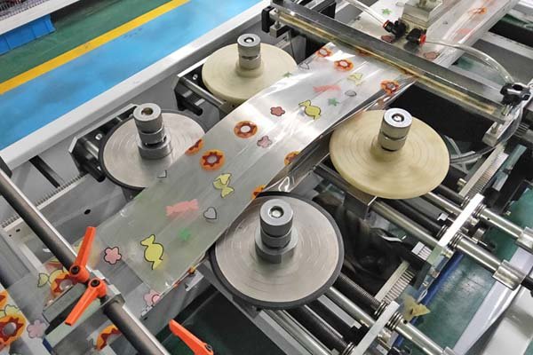 Round bottom gusset device