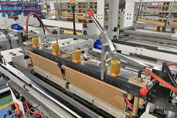 Sealing and cutting knife device