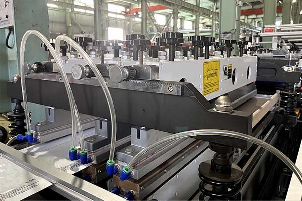 Vertical sealing device