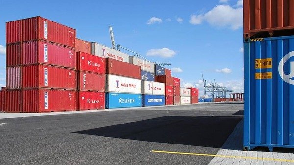 China factory loading containers