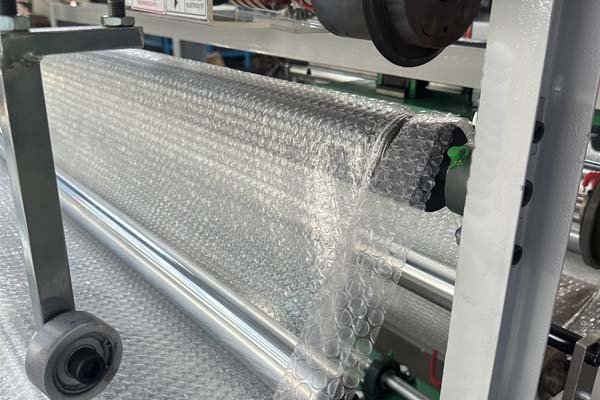 Bubble bag edge cutting