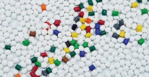 Masterbatch pellets with natural plastic resin
