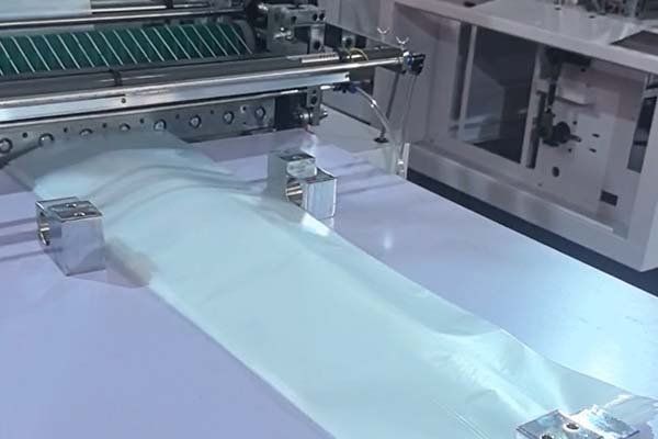 Heat sealing cold cutting flat bag making machine collection platform
